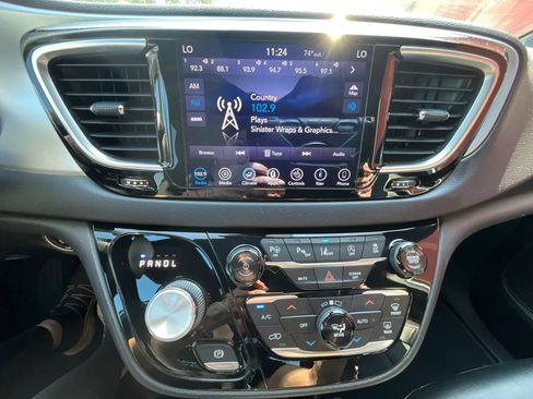 Used 2018 Chrysler Pacifica Touring-L Plus w/ Advanced Safetytec Group FWD image 31