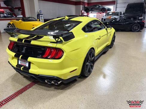 Used 2021 Ford Mustang Shelby GT500 w/ Carbon Fiber Track Pack RWD image 45