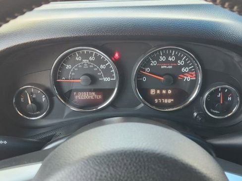 Used 2015 Jeep Wrangler Unlimited Rubicon image 6