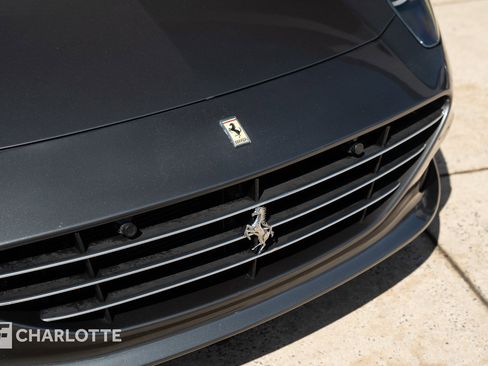 Used 2016 Ferrari California T image 3