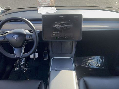 Used 2024 Tesla Model Y Performance image 12