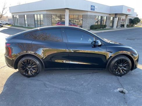 Used 2021 Tesla Model Y Long Range image 3