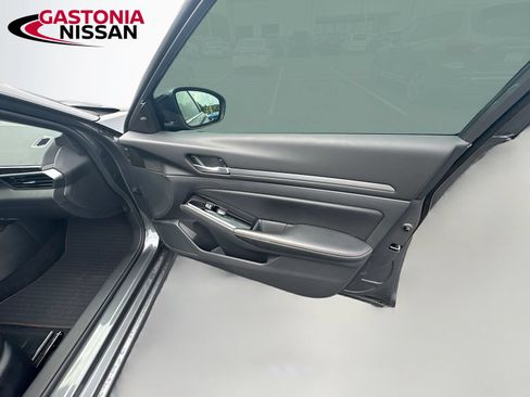 Used 2025 Nissan Altima 2.5 SR w/ SR Premium Package FWD image 40