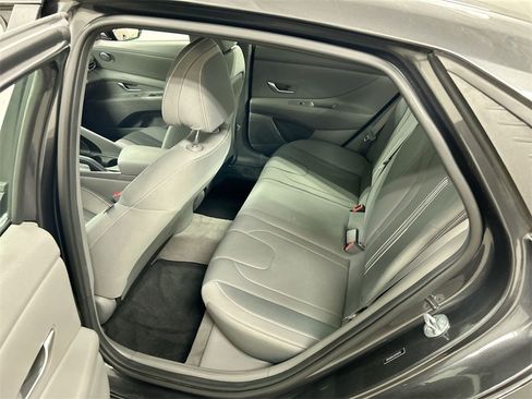 Used 2023 Hyundai Elantra SEL image 19