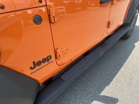 New 2025 Jeep Gladiator Sport image 13