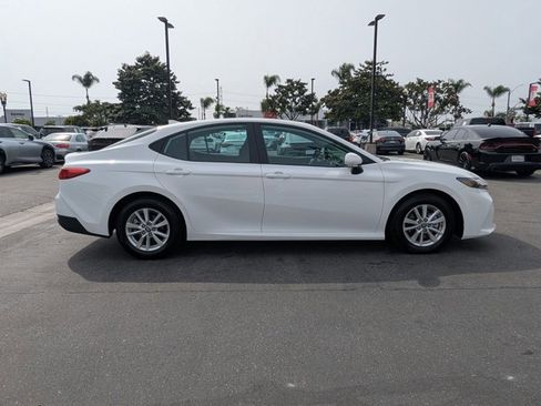Used 2025 Toyota Camry LE image 4