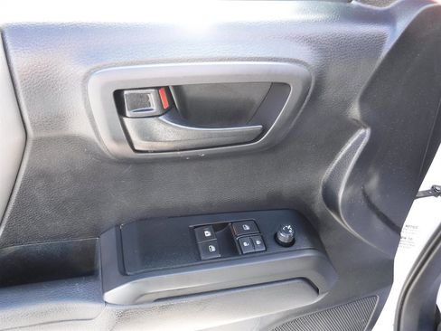 Used 2019 Toyota Tacoma 2WD Access Cab image 12
