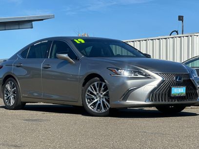Used 2019 Lexus ES 300h w/ Premium Package