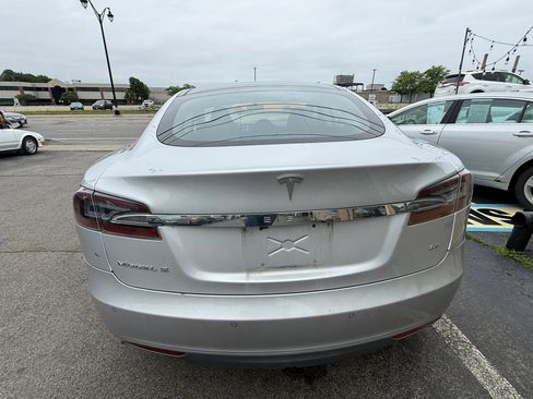 Used 2014 Tesla Model S 85 RWD image 9