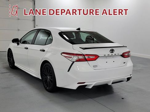 Used 2020 Toyota Camry SE FWD image 6