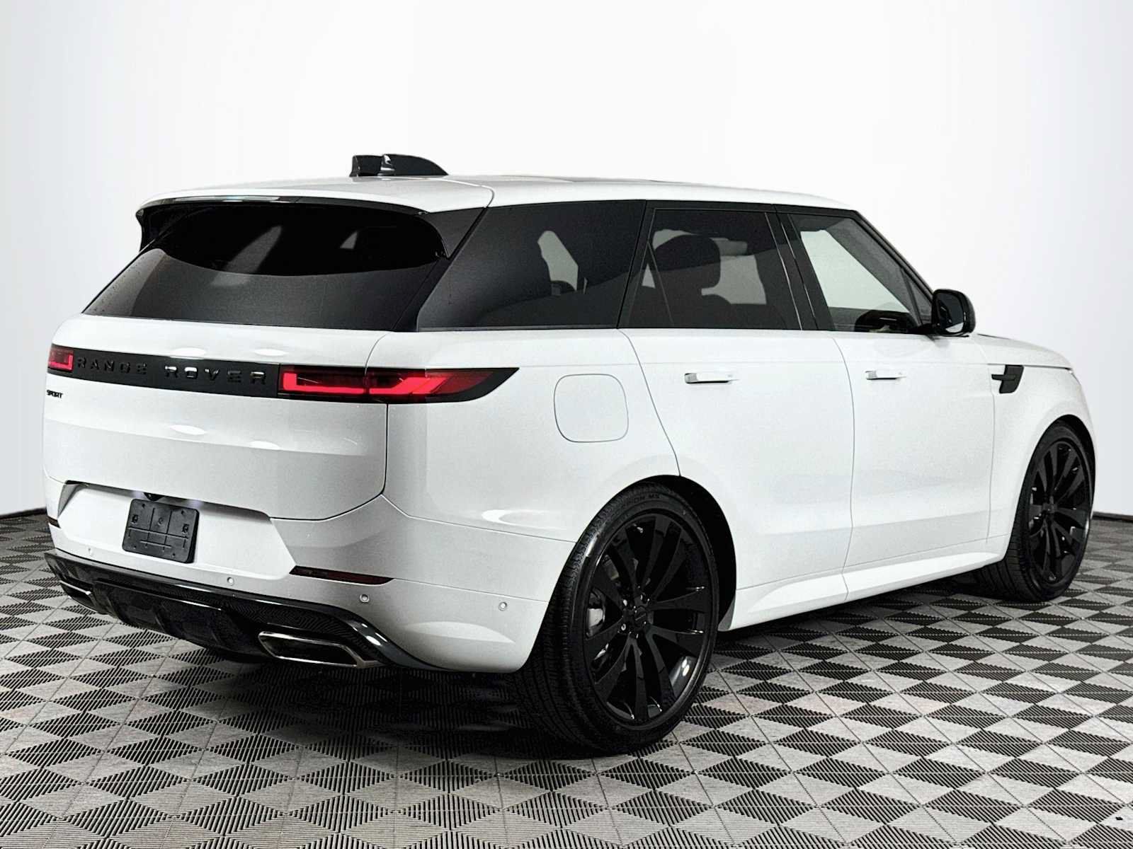 New 2026 Land Rover Range Rover Sport Dynamic SE AWD/4WD image 5