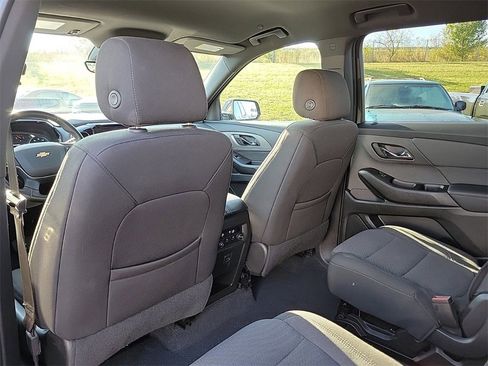 Used 2023 Chevrolet Traverse LT image 13