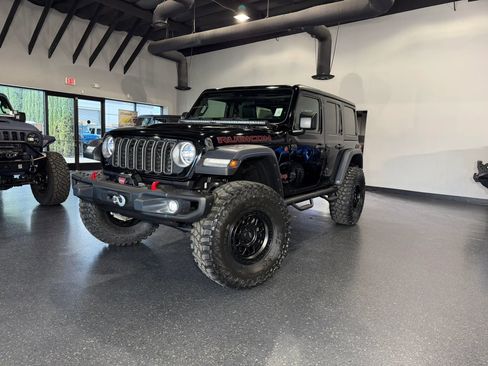 Used 2024 Jeep Wrangler Unlimited Rubicon w/ Capability Package image 32