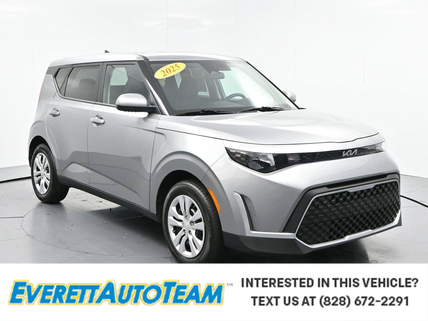 Used 2025 Kia Soul LX FWD image 1