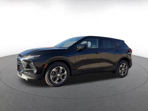 Used 2025 Chevrolet Blazer LT FWD image 8