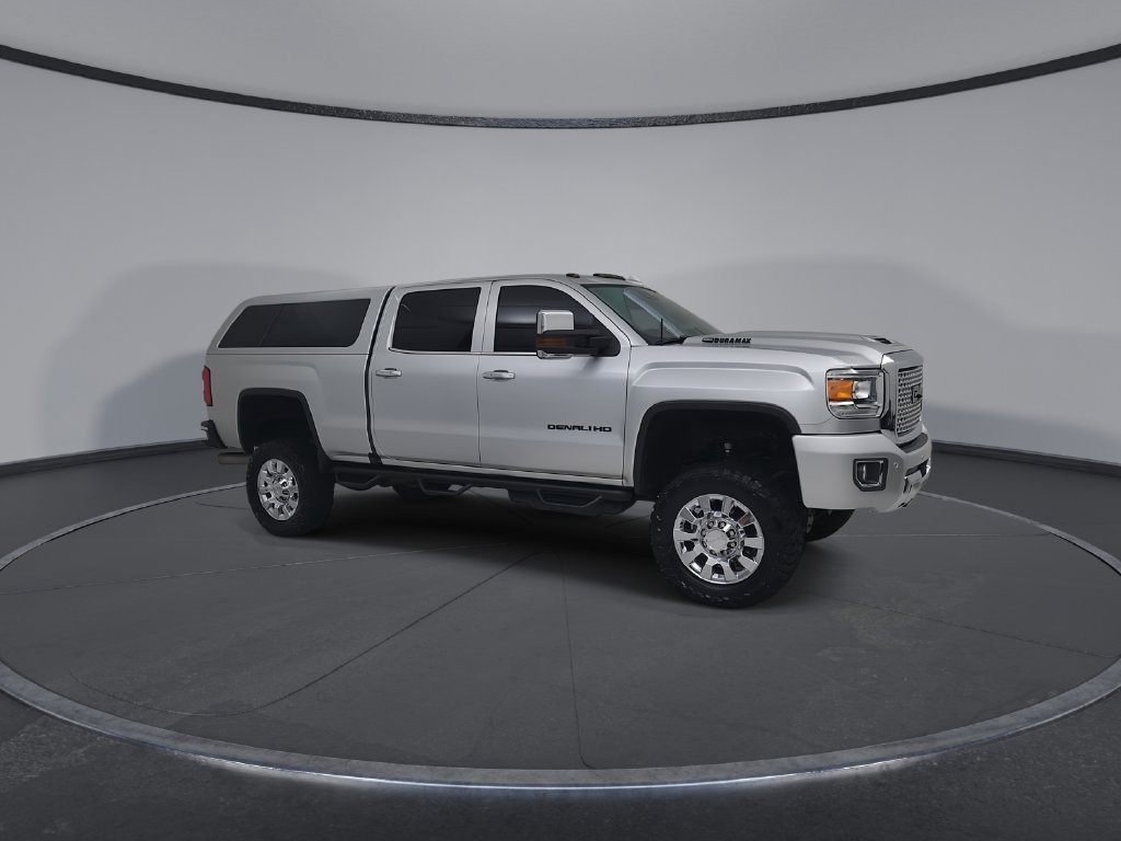 Used 2017 GMC Sierra 2500 Denali w/ Duramax Plus Package AWD/4WD image 2