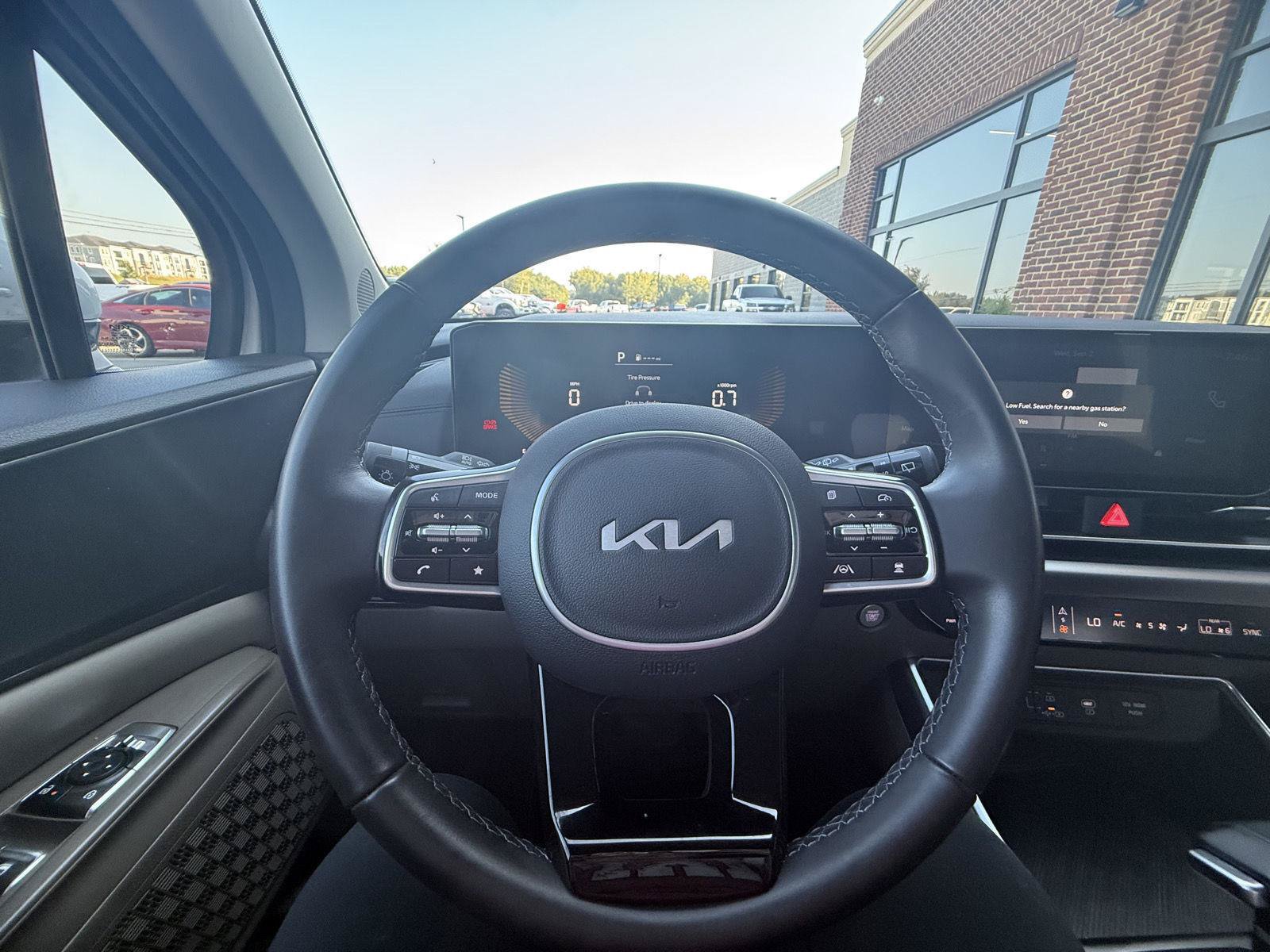 Used 2025 Kia Carnival FWD image 14