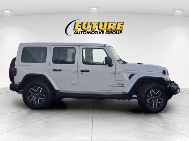 Used 2024 Jeep Wrangler Unlimited Sahara w/ Technology Group AWD/4WD image 4
