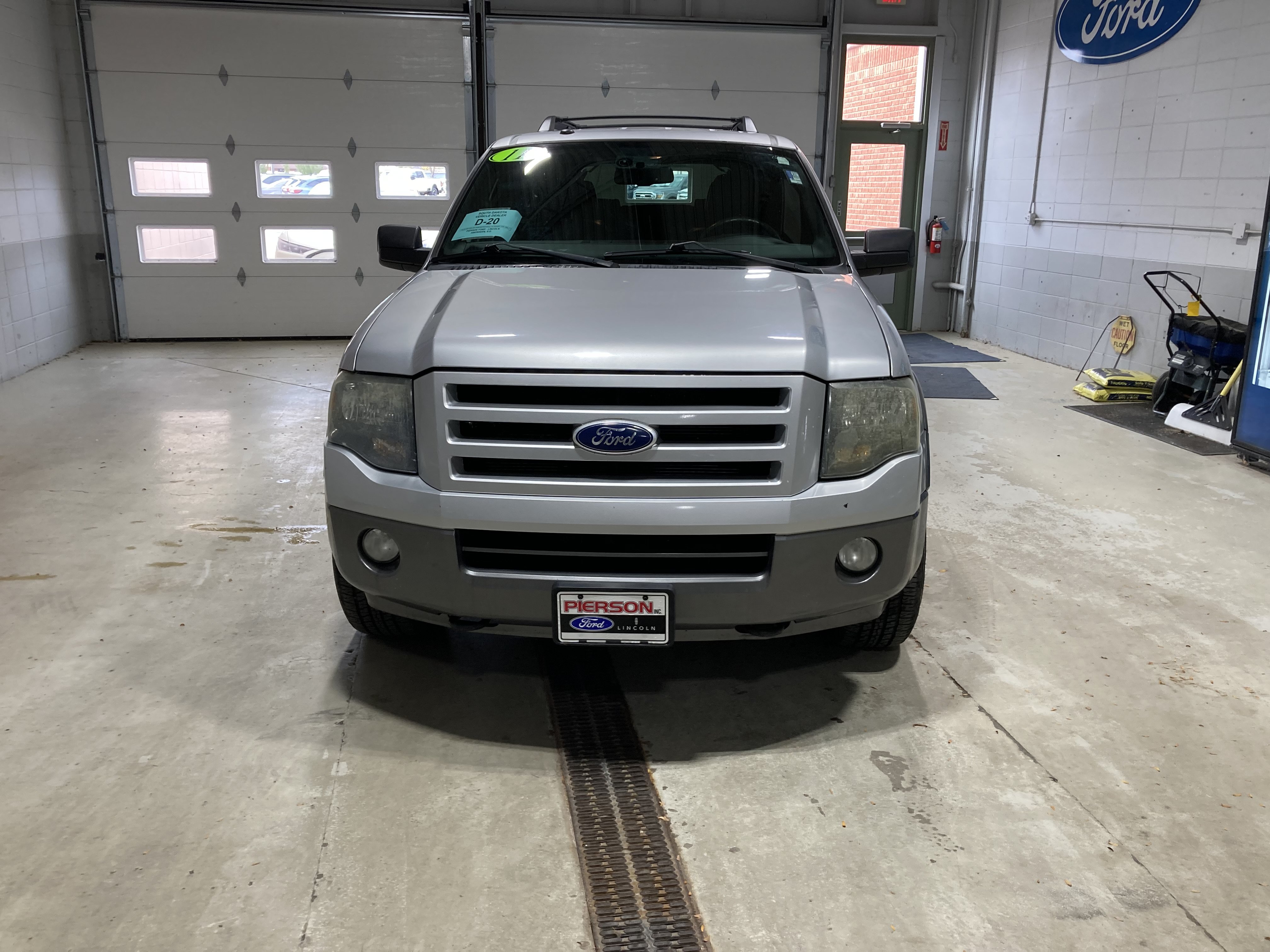 Used 2011 Ford Expedition XLT w/ 202A Rapid Spec Order Code AWD/4WD image 2