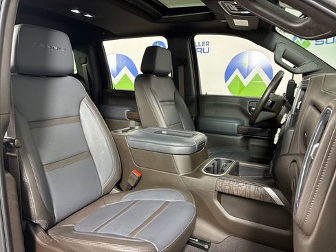 Used 2022 GMC Sierra 3500 Denali w/ Denali Ultimate Package image 31