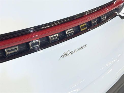 Used 2025 Porsche Macan image 12