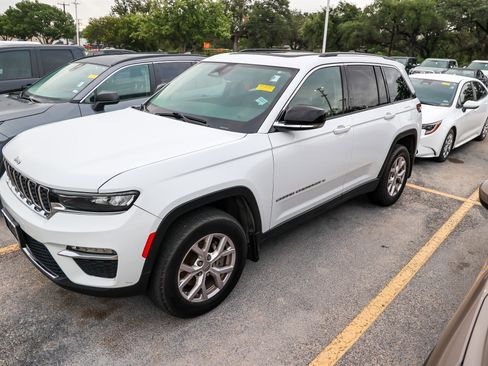 Used 2022 Jeep Grand Cherokee Limited w/ MOPAR Finishing Package RWD image 3
