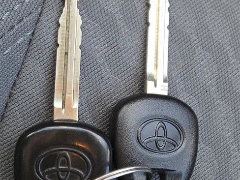 Used 2020 Toyota Tacoma SR image 32