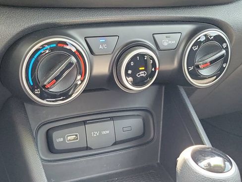 Used 2022 Hyundai Venue SE w/ Cargo Package FWD image 25