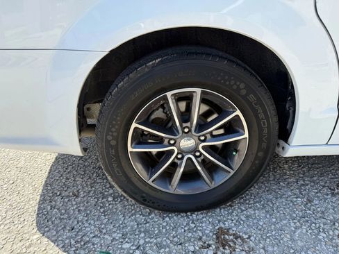 Used 2017 Dodge Grand Caravan SXT image 23