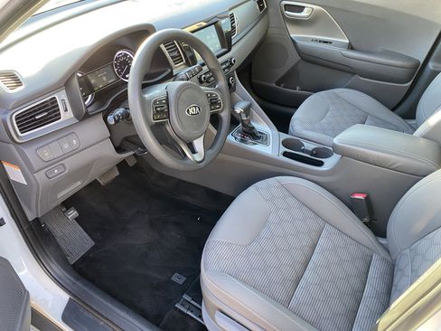 Used 2019 Kia Niro LX image 8