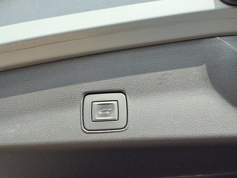 Used 2023 Chevrolet TrailBlazer RS w/ Sun and Liftgate Package FWD image 23