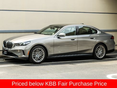 Used 2024 BMW 540i xDrive AWD/4WD image 3