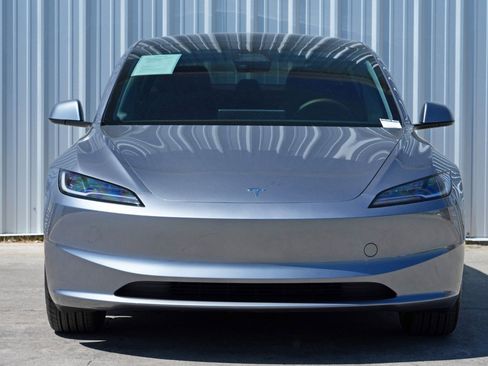 Used 2025 Tesla Model 3 Long Range image 7