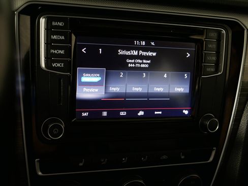 Used 2017 Volkswagen Passat 1.8T SE FWD image 22