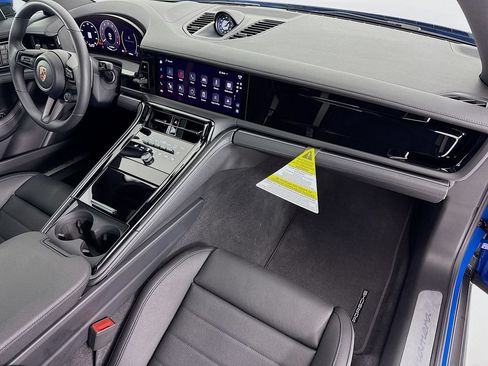 Certified 2025 Porsche Panamera RWD image 31