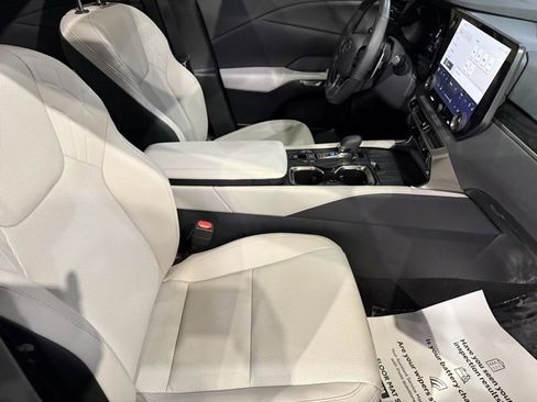 Used 2024 Lexus RX 350 Premium image 3