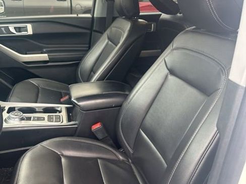 Used 2020 Ford Explorer XLT w/ Equipment Group 202A image 6