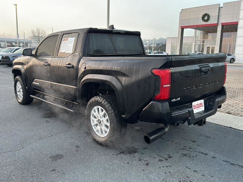 Certified 2024 Toyota Tacoma SR5 image 3
