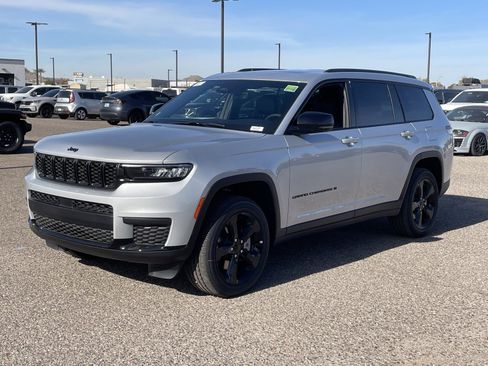 New 2025 Jeep Grand Cherokee L Altitude image 2