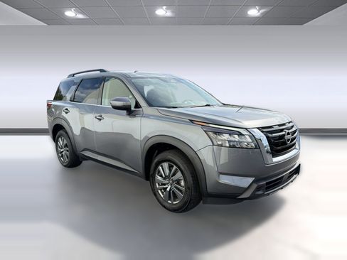 Used 2025 Nissan Pathfinder SV FWD image 7