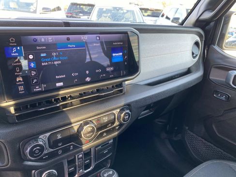 Certified 2025 Jeep Wrangler Sport S image 29