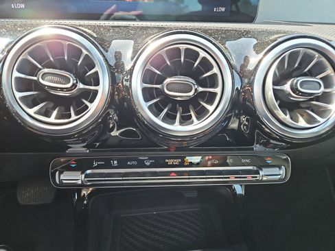 Used 2025 Mercedes-Benz CLA 250 4MATIC image 27