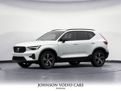 New 2026 Volvo XC40 B5 Core w/ Climate Package