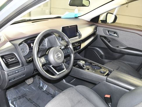 Used 2022 Nissan Rogue SV AWD/4WD image 2