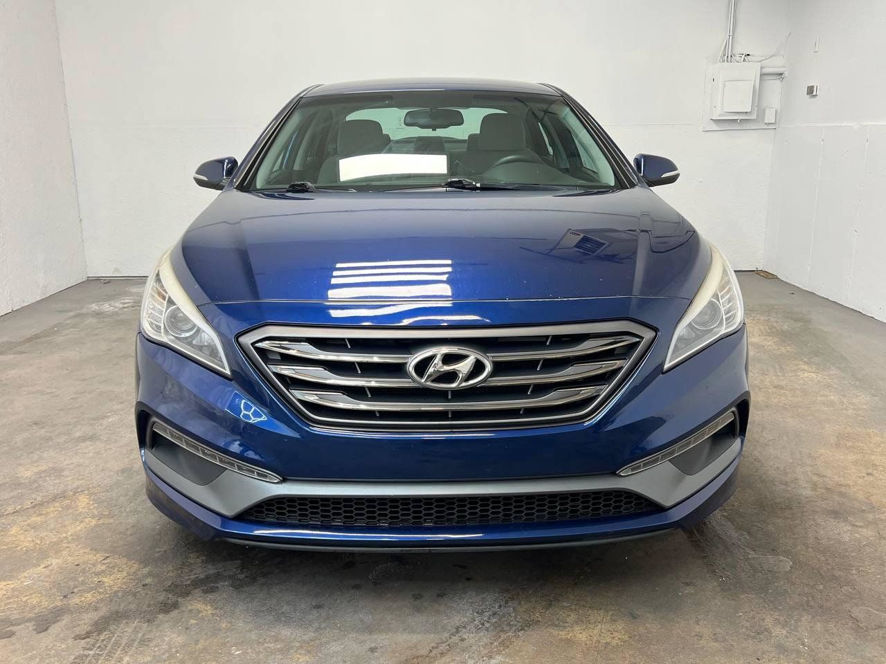 Used 2017 Hyundai Sonata Sport w/ Cargo Package FWD image 2