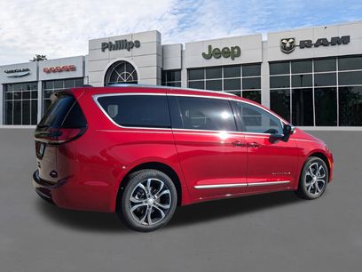New 2026 Chrysler Pacifica Pinnacle