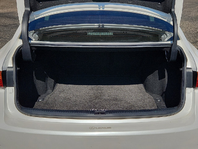 Used 2017 Lexus IS 200t RWD image 9