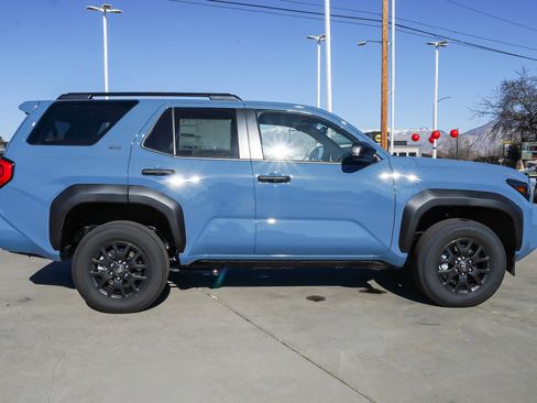 New 2026 Toyota 4Runner SR5 image 9