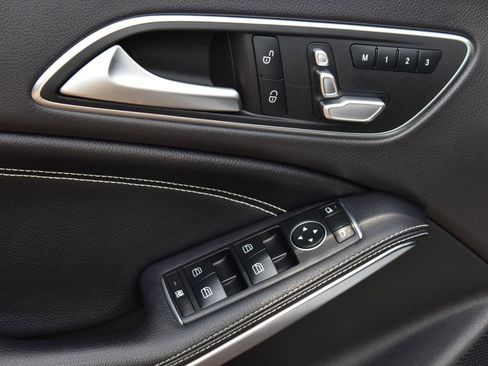 Used 2019 Mercedes-Benz CLA 250 4MATIC image 32