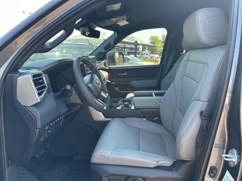Used 2025 Toyota Tundra Limited image 13